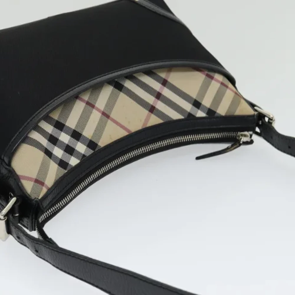 Burberry Vintage Pre-owned Nylon shoulder-bags Black Dames