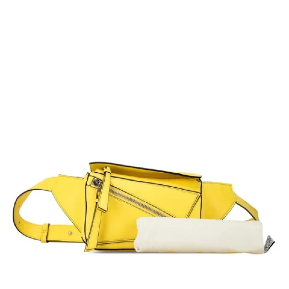 Loewe Pre-owned Leather shoulder-bags Yellow Dames