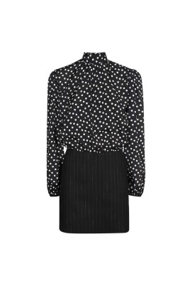 mini-robe-a-pois-avec-decollete-en-v