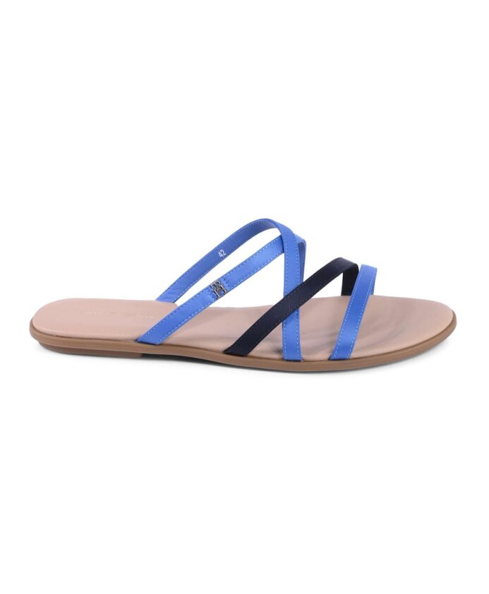 sandales-plates-en-cuir-bleu