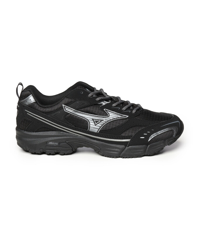 black-sneakers-with-logo-detailing