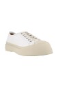 sneakers-en-cuir-avec-semelle-en-caoutchouc