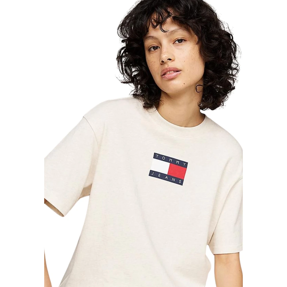 Tommy Hilfiger Streetwear T-shirt met Opvallende Branding Beige Dames