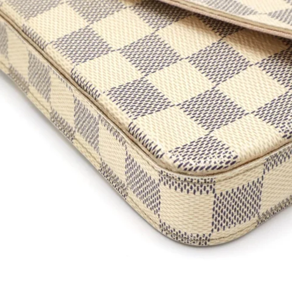 Louis Vuitton Vintage Pre-owned Plastic shoulder-bags Beige Dames