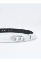 ceinture-en-cuir-avec-boucle-ovale-argentee