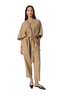 elegant-jumpsuit-with-3-4-sleeves