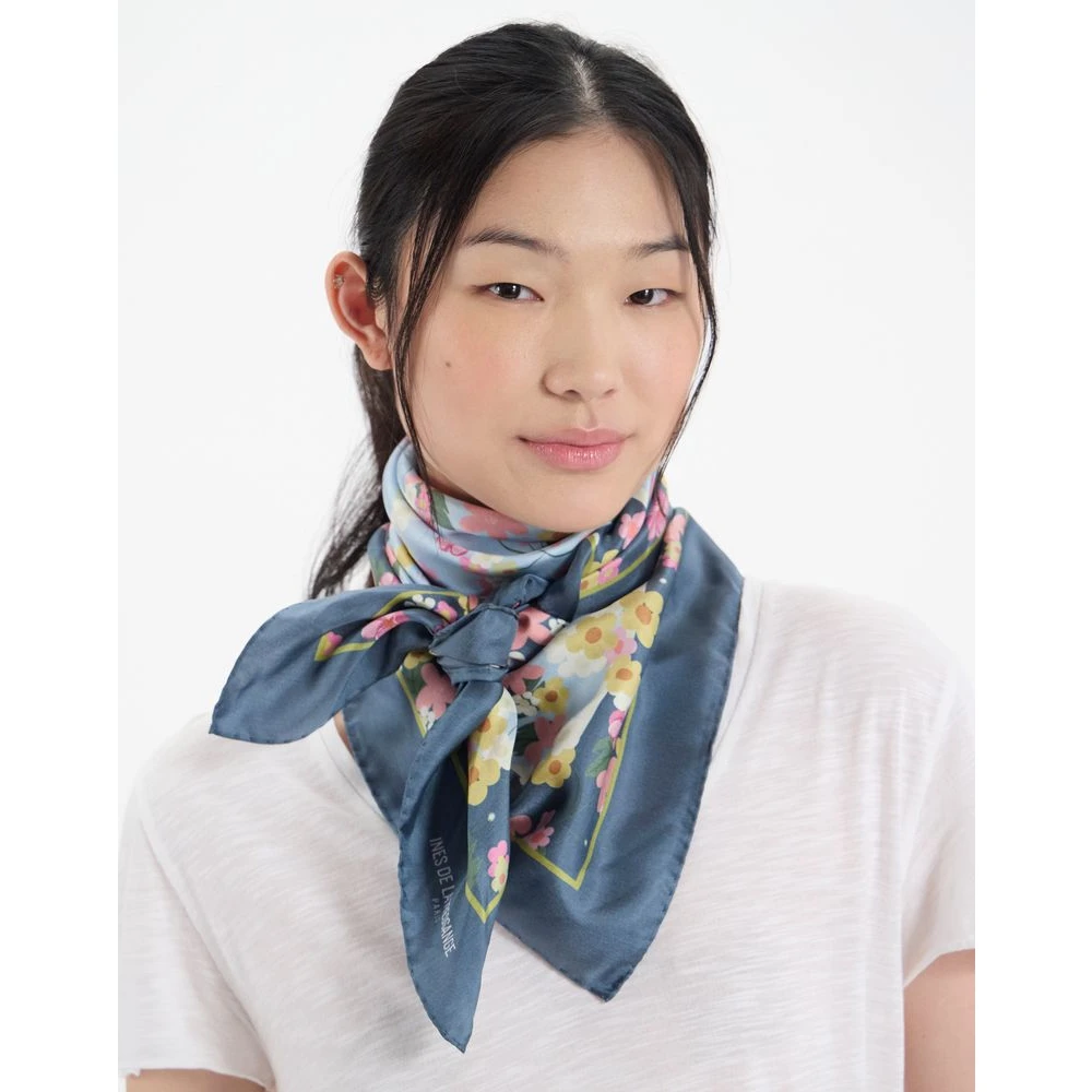 Ines De La Fressange Paris Lewis sjaal in blauwe zijde met bloemen Multicolor Dames