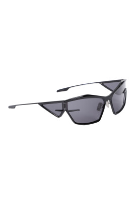 black-sunglasses-with-smoke-lenses