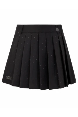 Plisserad minikjol med litet monogram och strass