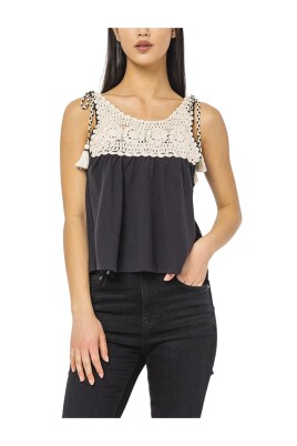 sleeveless-tops