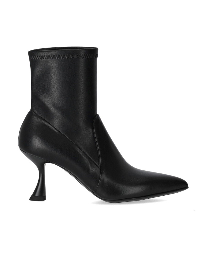 bottine-noire-en-cuir-a-talon