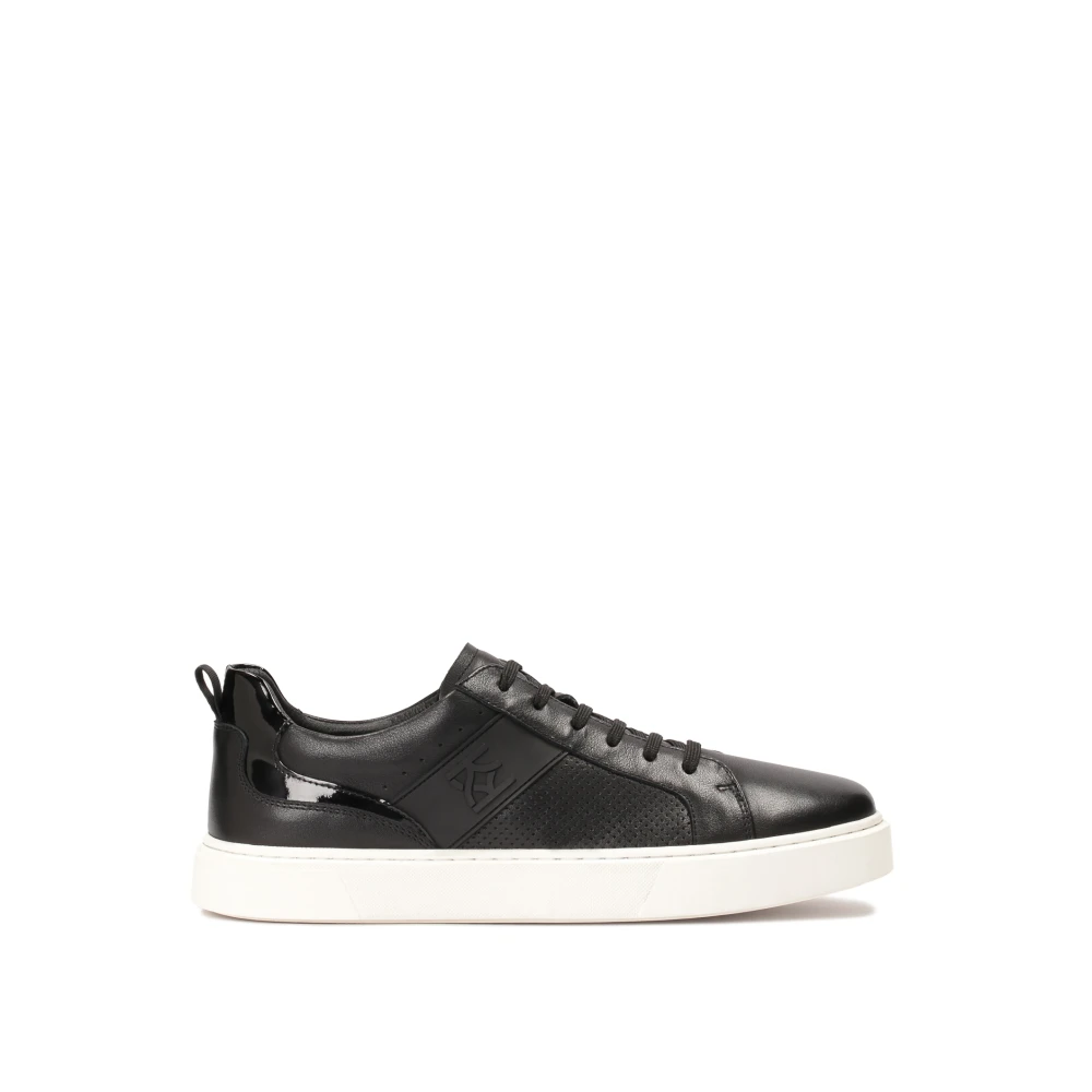 Kazar Zwarte leren sneakers op een witte zool Heren Schoenen