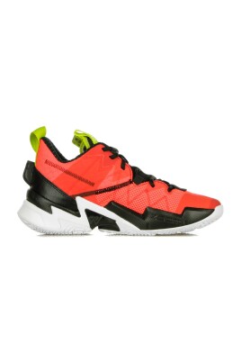 high-top-basketball-shoe