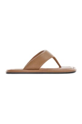 beige-leather-thong-sandals-flat-style