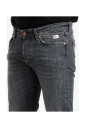 zwarte-denim-jeans-met-contraststiksels