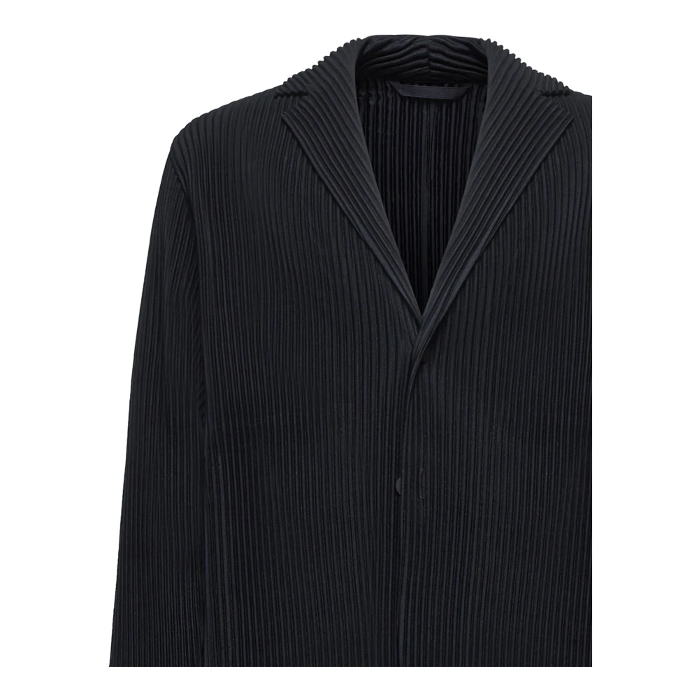 Issey Miyake Zwarte Geplooide Jassen Black Heren