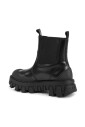 bottes-noires-en-cuir-a-semelle-crantee