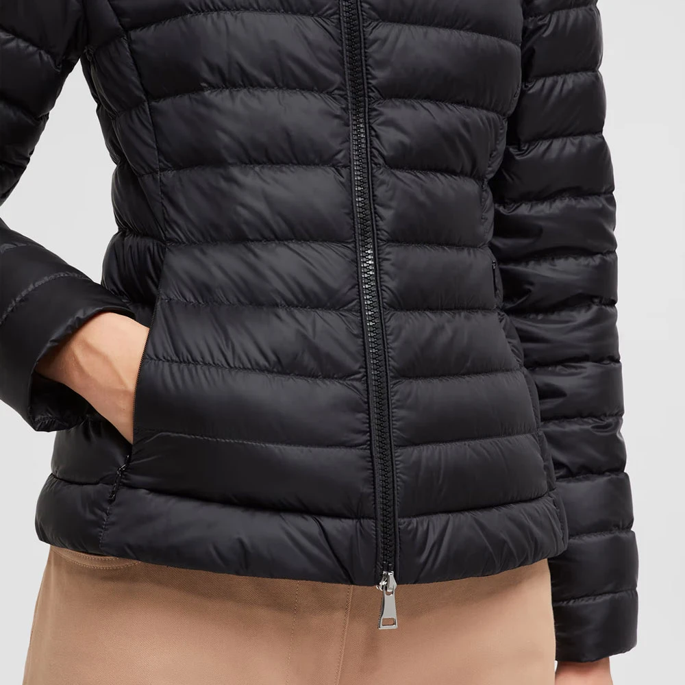 Moncler Korte Donsjas Zwart Slim Fit Black Dames
