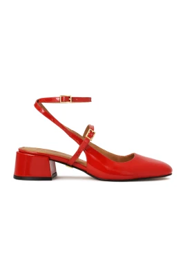 Lackerade röda pumps