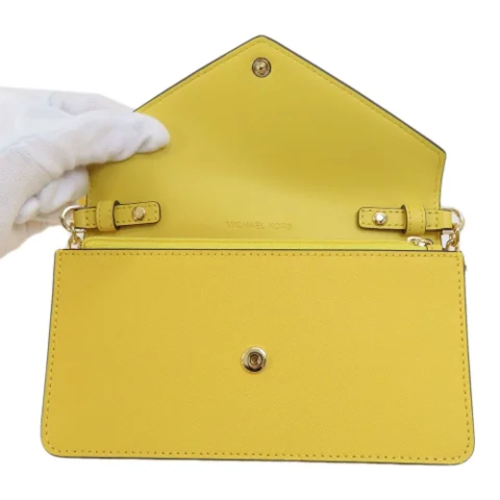 Michael Kors Pre-owned Leather shoulder-bags Yellow Dames