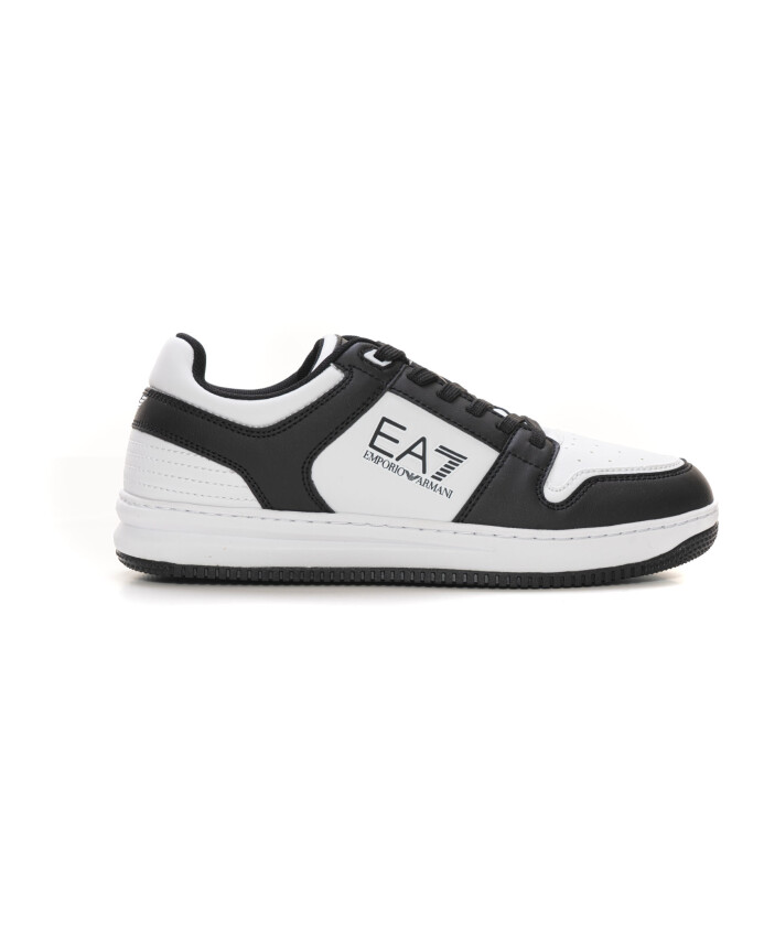 logo-sneakers-with-contrast-details