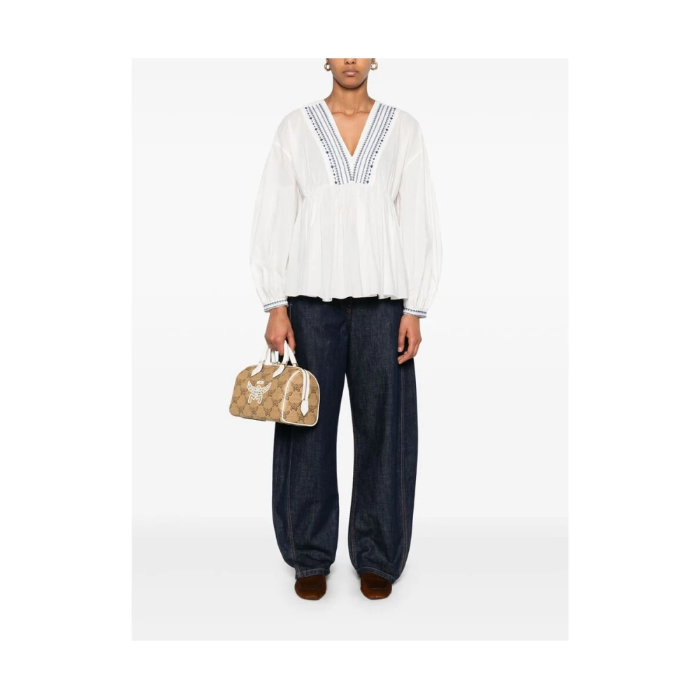 A.p.c. Witte V-hals shirt met geborduurd motief White Dames