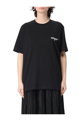 tee-shirt-noir-avec-logo-style-decontracte