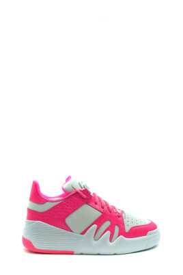 stylish-sneakers-for-a-trendy-look