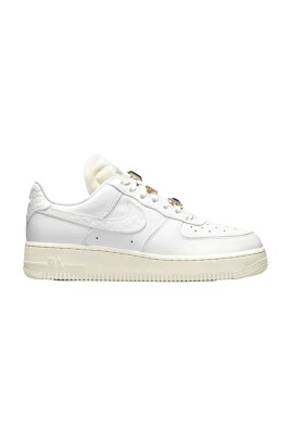 low-jewels-white-sneakers-vintage-style