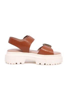 vintage-effect-sandal-with-wide-fit
