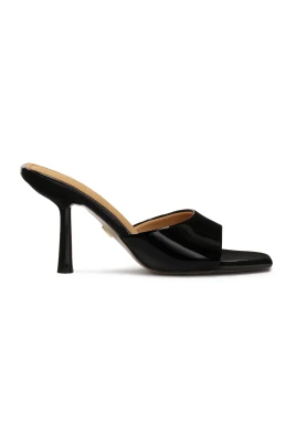 Lackerade svarta flip-flops med fyrkantig tå