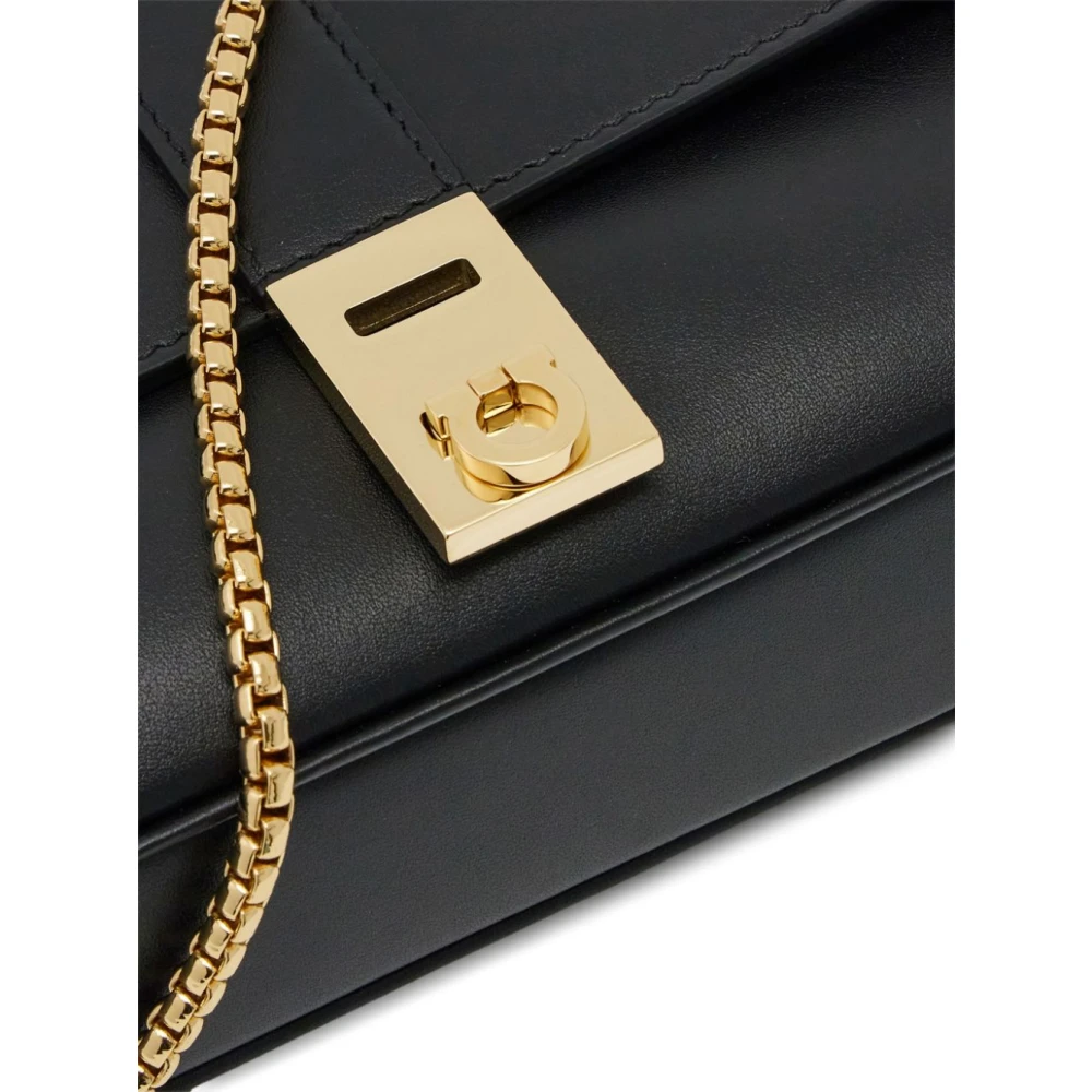 Salvatore Ferragamo Zwarte Gancini Ketting Schoudertas Black Dames