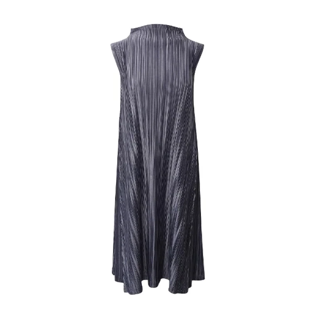 Issey Miyake Pre-owned Polyester dresses Gray Dames