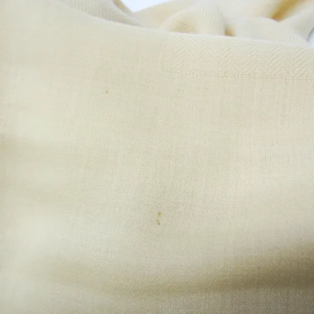 Hermès Vintage Pre-owned Silk scarves Beige Dames