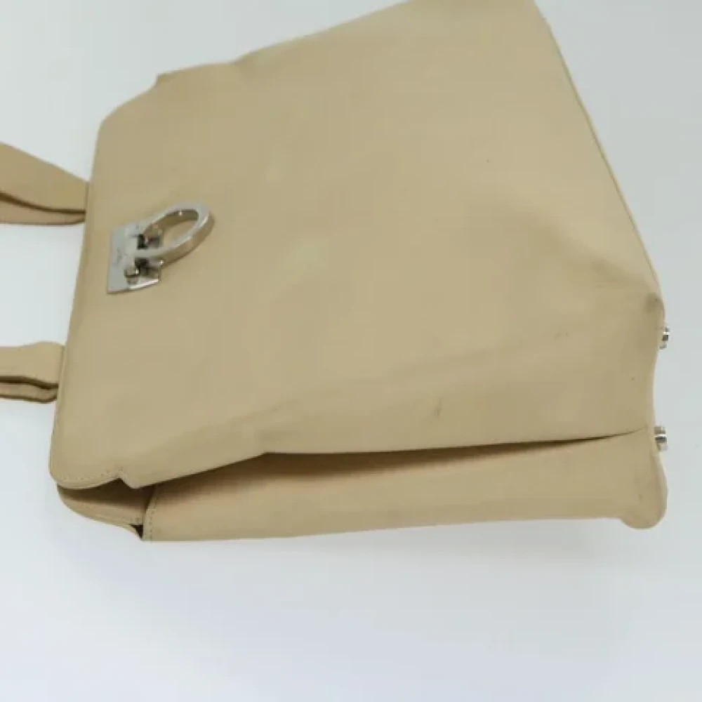Salvatore Ferragamo Pre-owned Leather shoulder-bags Beige Dames