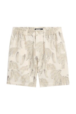 shorts-de-plage-beige-elegants-sorties-estivales