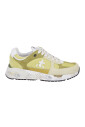 sneakers-blancs-en-tissu-technique-et-en-daim