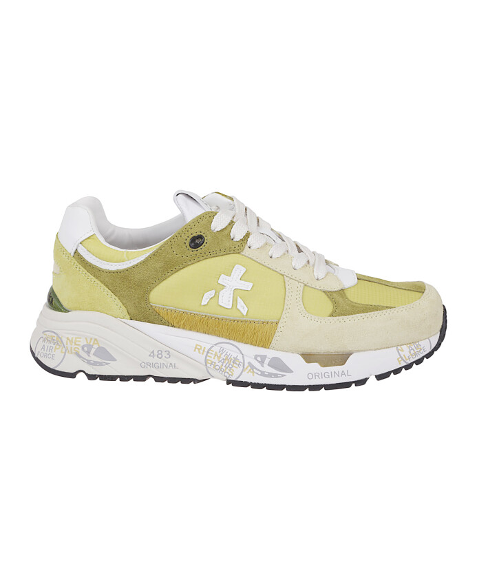 sneakers-blancs-en-tissu-technique-et-en-daim