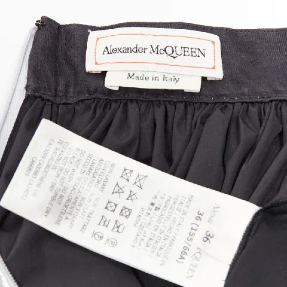 Alexander McQueen Pre-owned Polyester bottoms Gray Dames