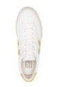 sneakers-blanches-pour-un-confort-style