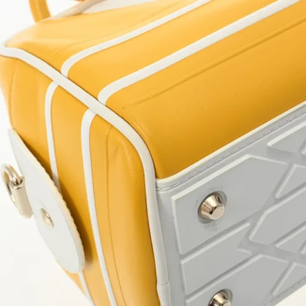 Dior Vintage Pre-owned Leather handbags Yellow Dames