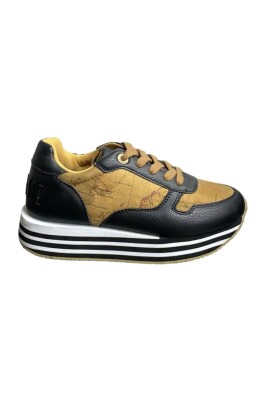 black-low-top-sneakers