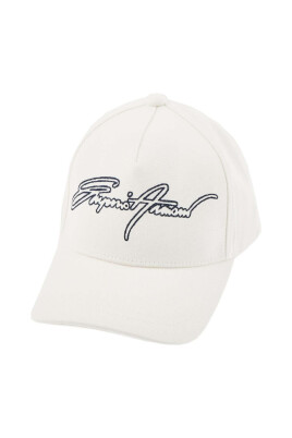 baseball-cap-with-logo-embroidery