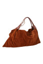 sac-a-main-tan-avec-un-design-drape
