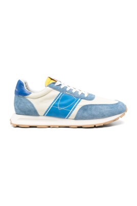 chaussures-plates-bleues-avec-logo