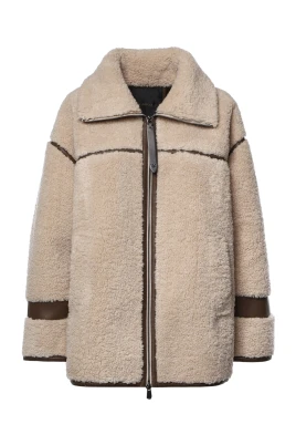 Jacka i fuskpäls i oversize-modell