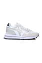 sneakers-grises-avec-inserts-en-daim