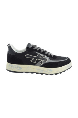 sneakers-noires-a-semelle-ergonomique