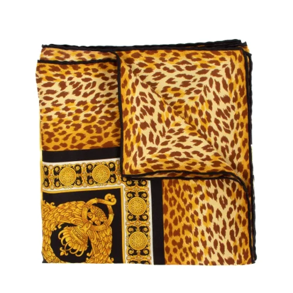 Versace Pre-owned Silk scarves Yellow Dames