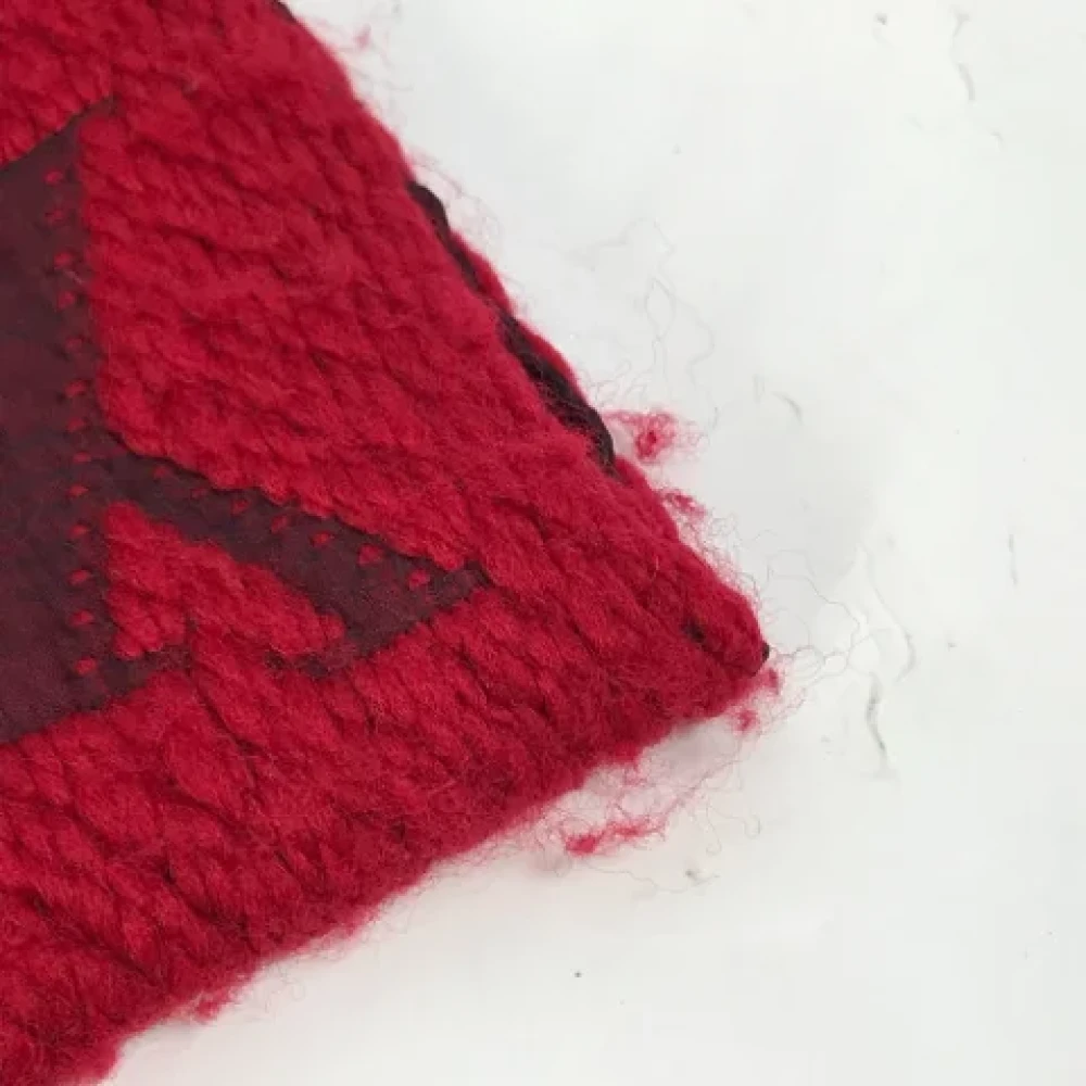 Louis Vuitton Vintage Pre-owned Wool scarves Red Dames